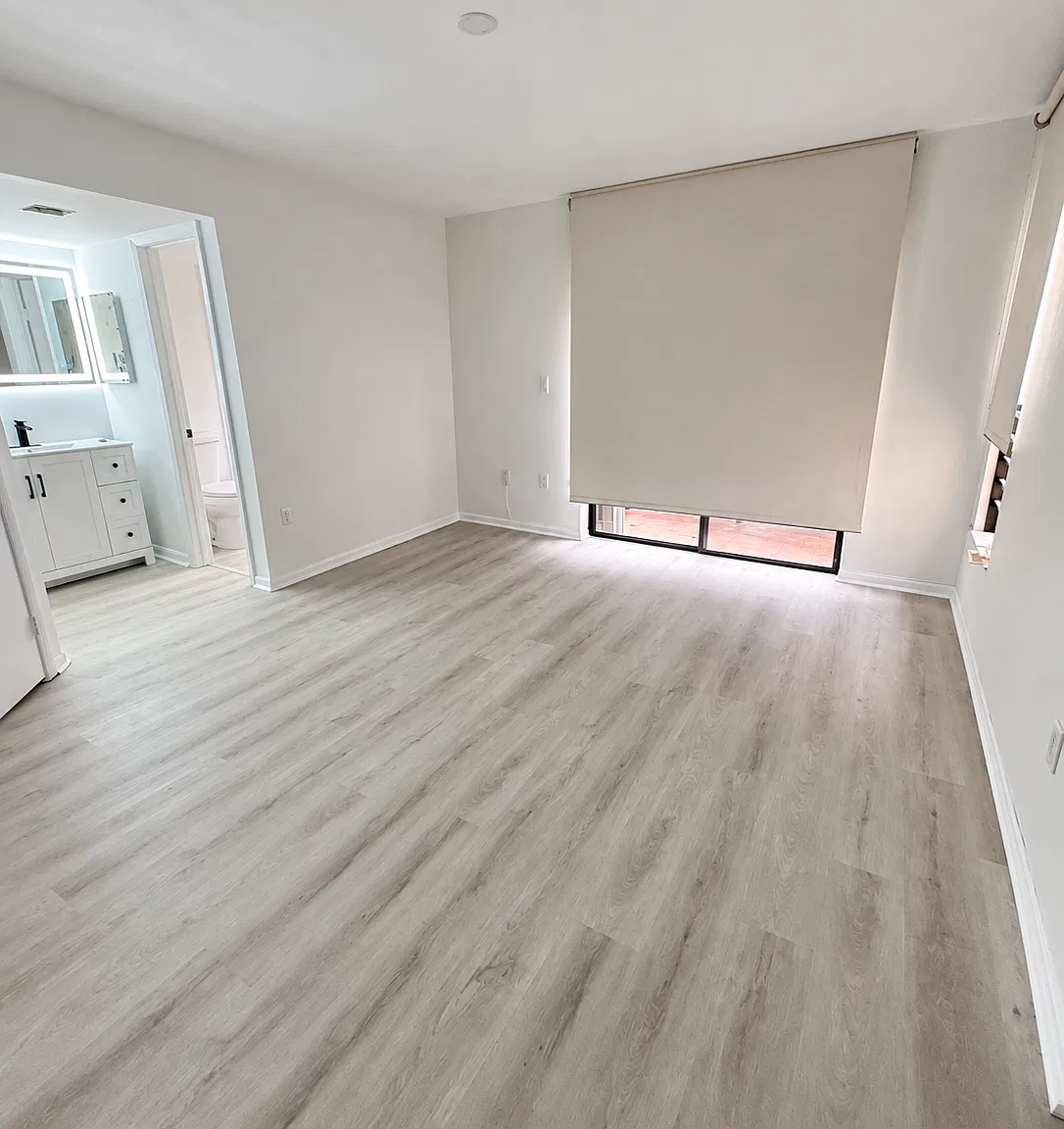 2 bed, 921 sqft, $2,400 — Photo 3