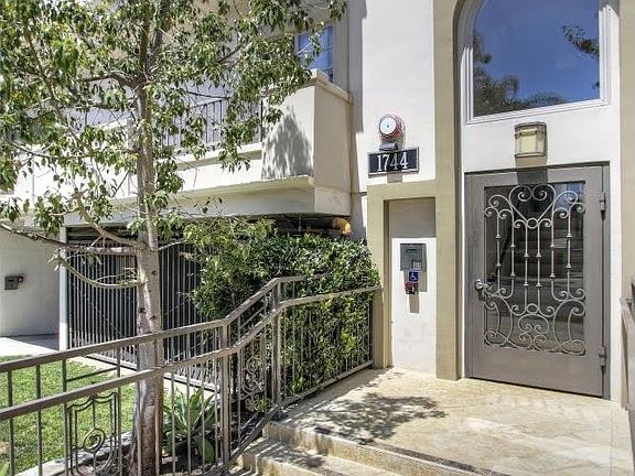 2nd image of 1744 Granville Ave APT 106