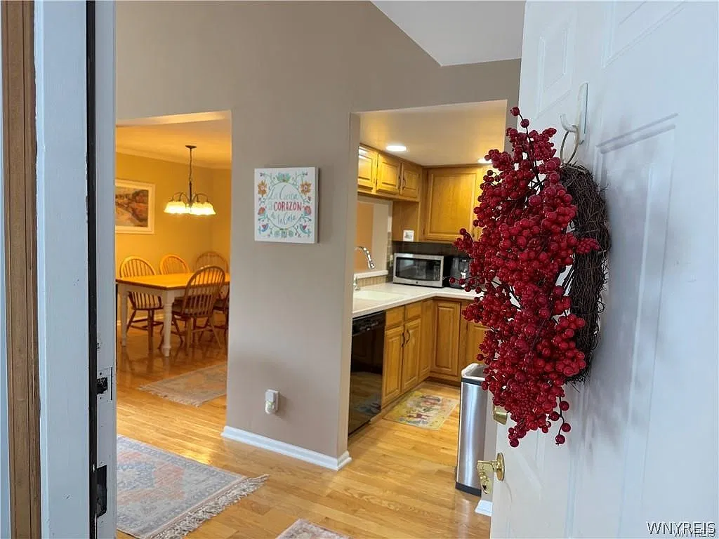 2 bed, 2.0 bath, 1278 sqft, $1,995 — Photo 2