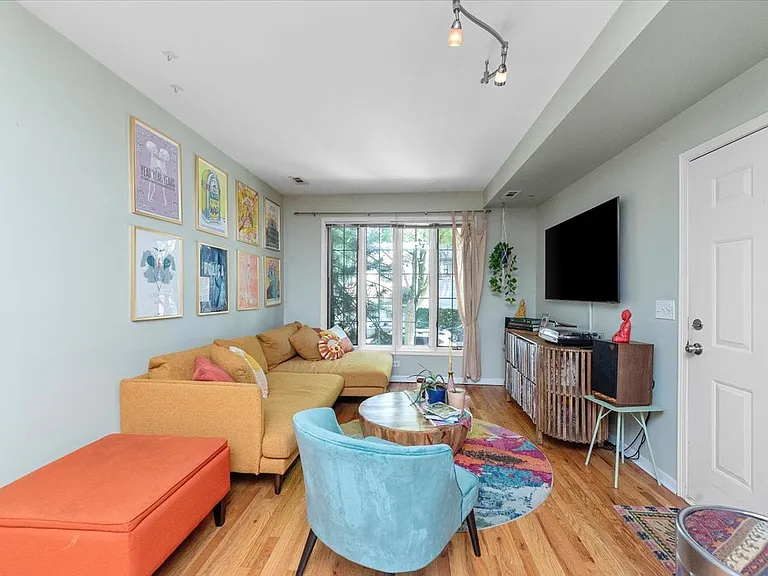 1510 N Elk Grove Ave #1 — Photo 8