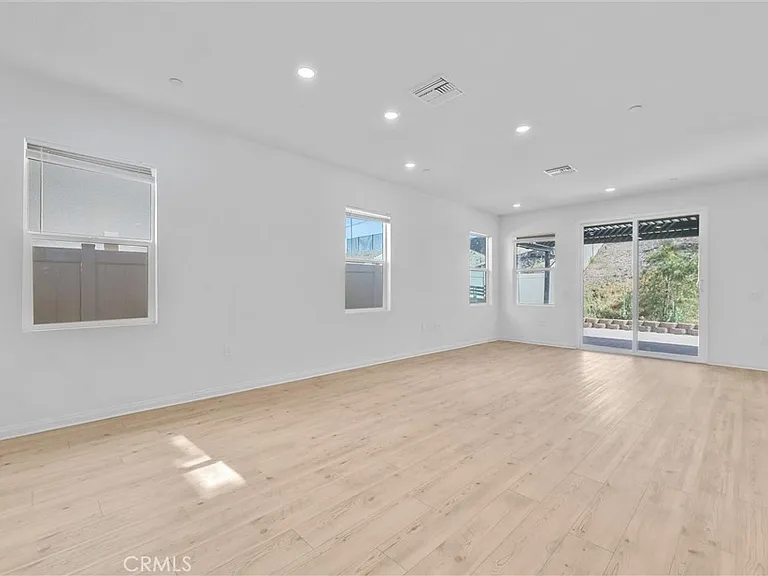 4688 Florence Dr — Photo 4