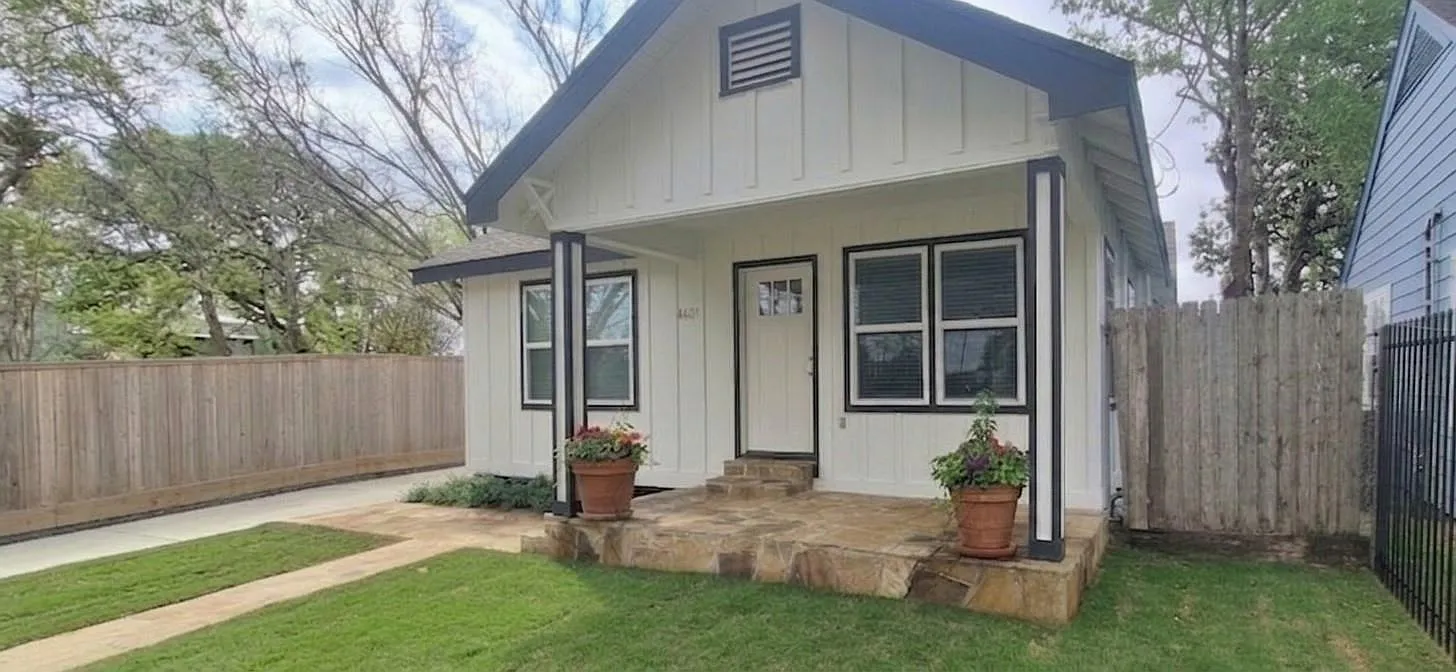 3 bed, 2.0 bath, 1204 sqft, $2,600 — Photo 2