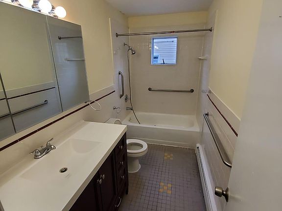 2nd image of 338 Hawthorne Ave Floor 1