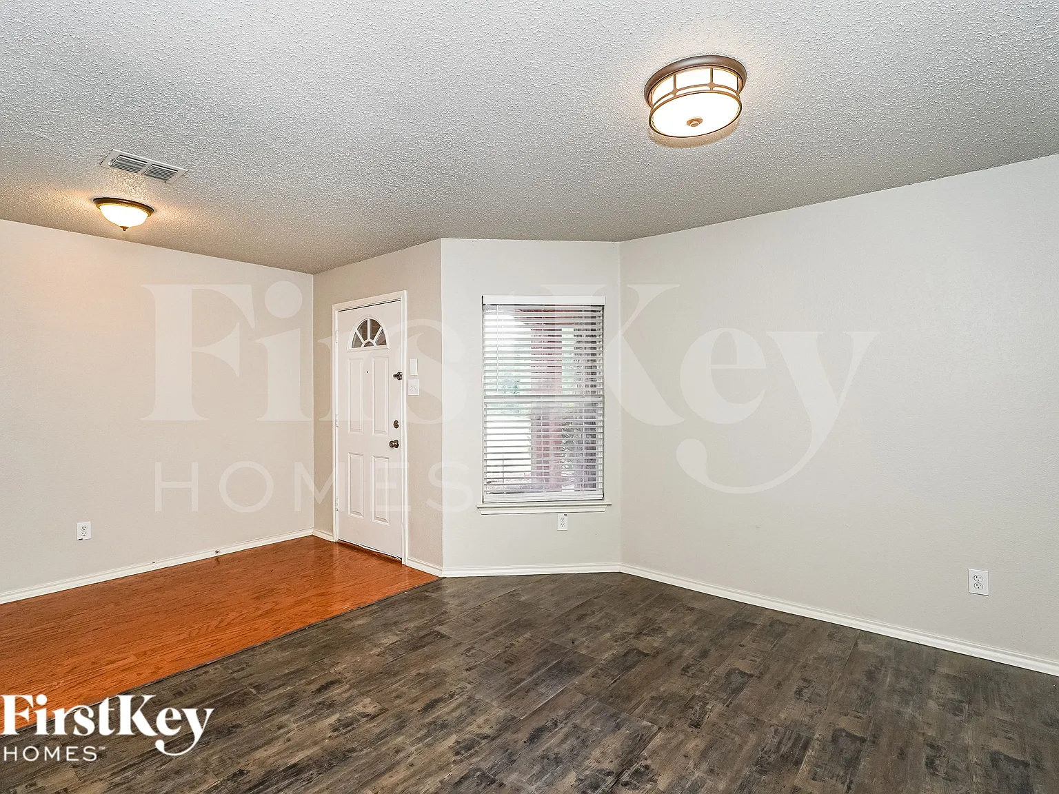 4 bed, 2.5 bath, 3131 sqft, $2,210 — Photo 2