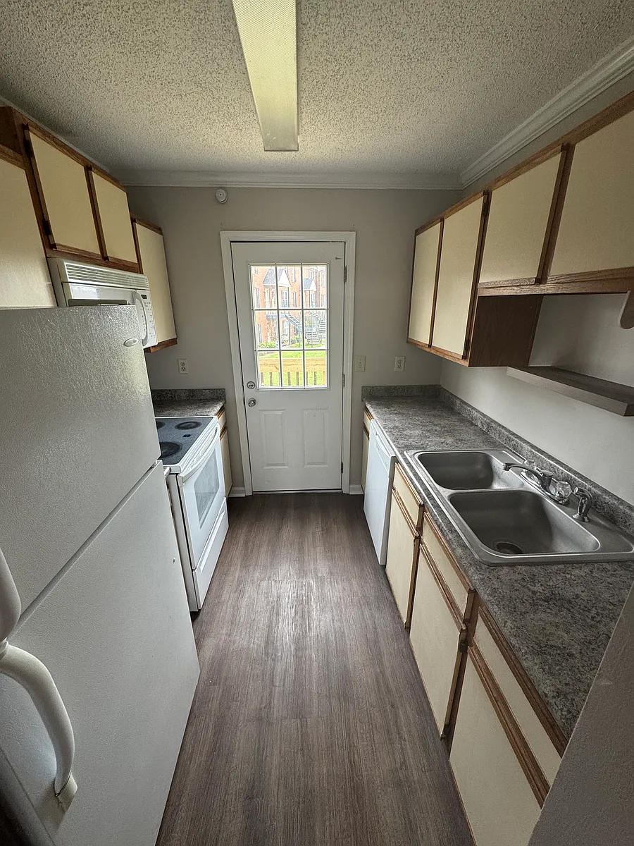 Building Photo - 1822 Chandler Rd #75