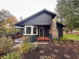 616 NE Irving Ave, Bend, OR