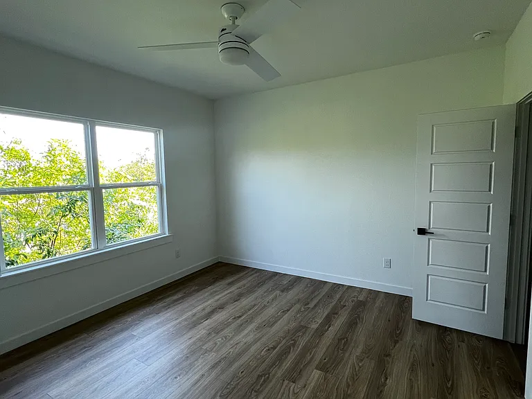 309 W Cedar St — Photo 7