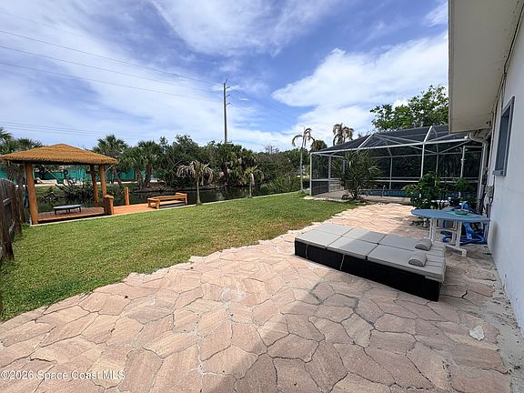 5th image of 122 Sunset Dr