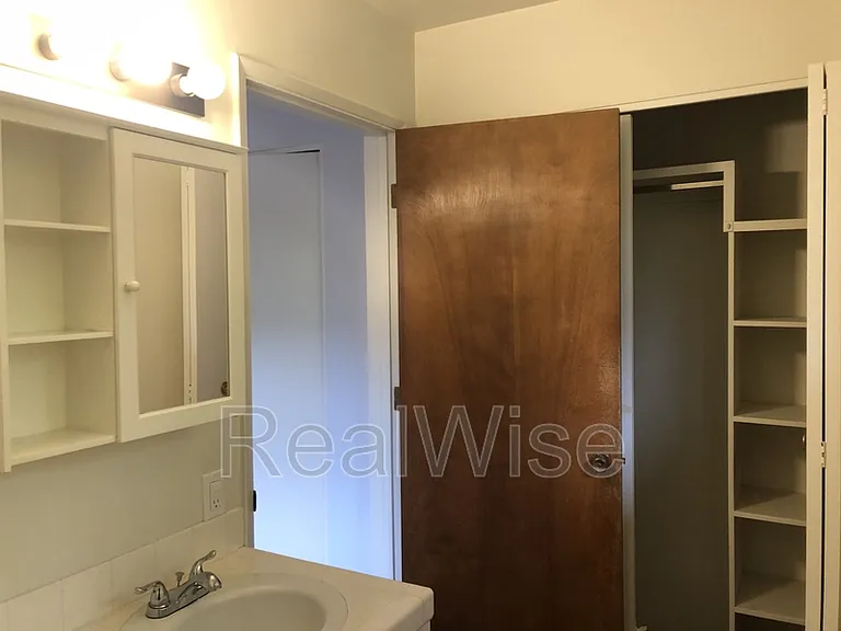 710 NW Midland Ave — Photo 30