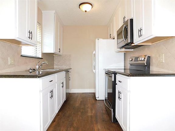 4th image of 1606 Brook Glen Dr