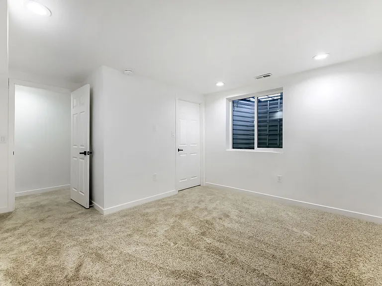 3831 W Rutgers Pl — Photo 6