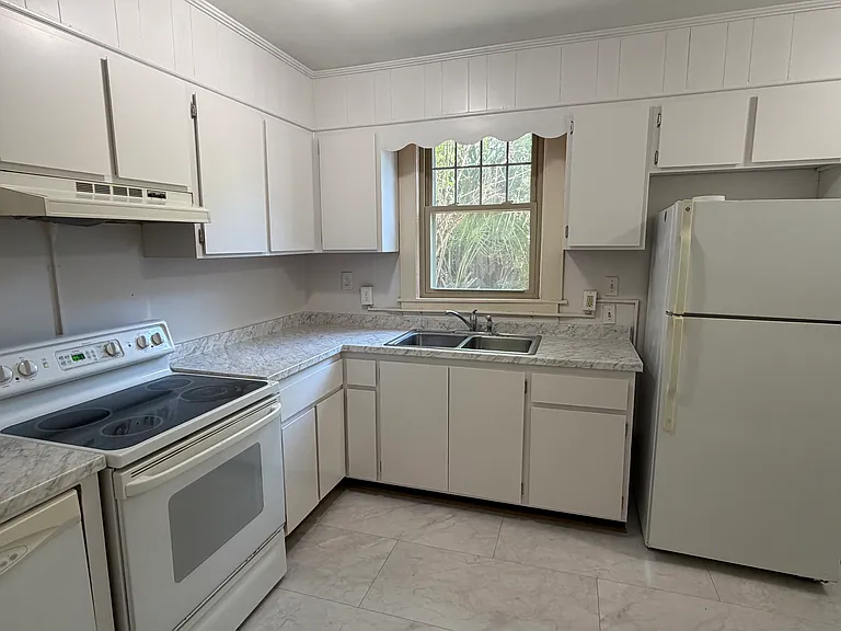 816 Maupas Ave — Photo 10