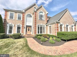 42244 Providence Ridge Dr, Chantilly, VA 20152