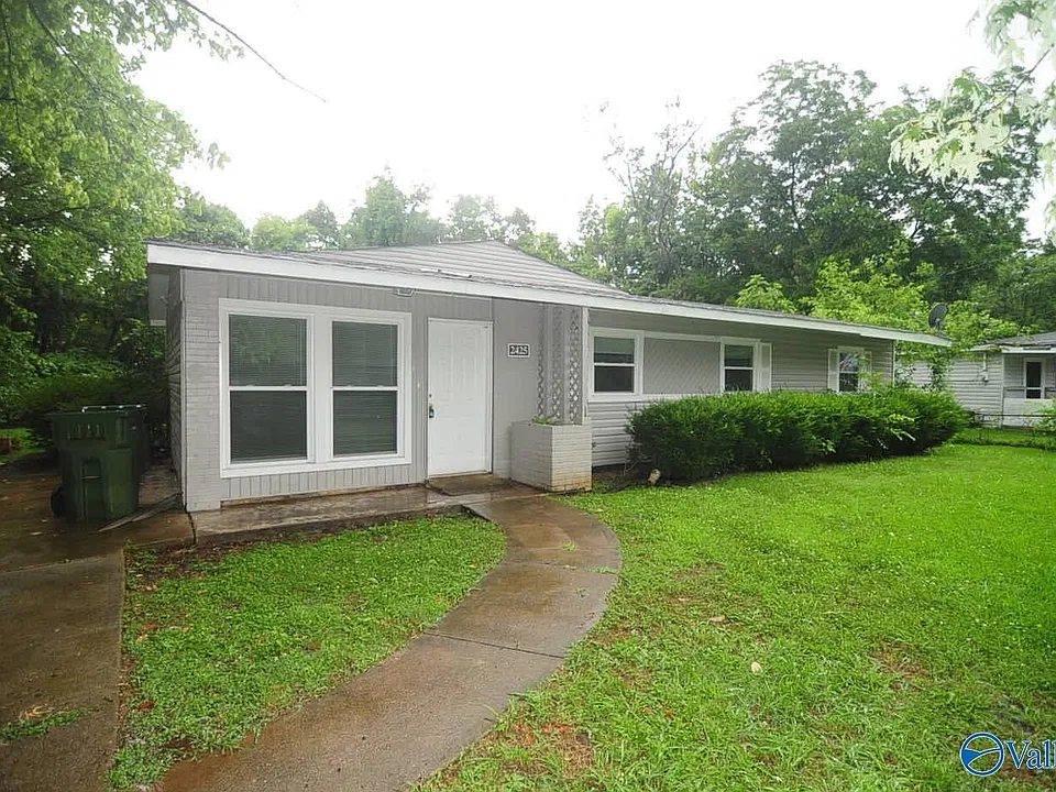 2425 Tuxedo Dr NW