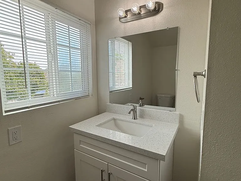 1422 Eagle Ct — Photo 46
