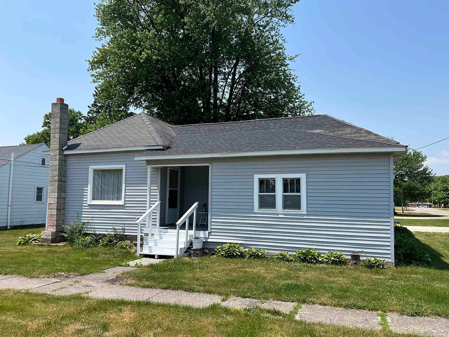 402 W Hosmer St photo 1