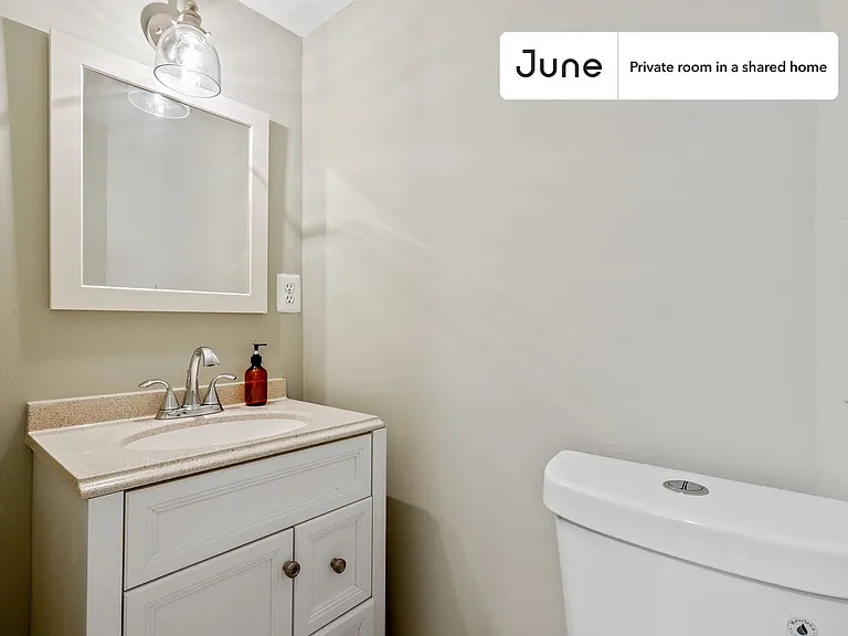 1107 1/2 M St NW #2B — Photo 9