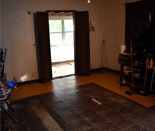 4th image of 4411 Poinsettia St