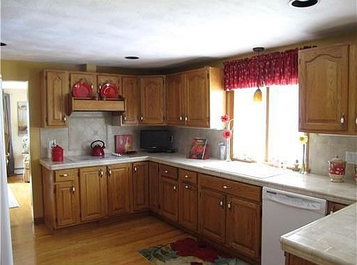 3rd image of 27 Lincoln Dr