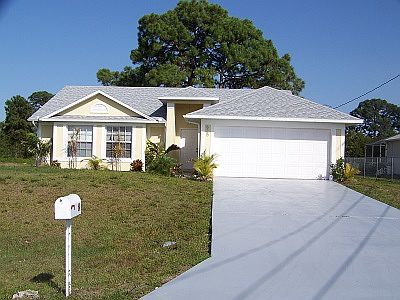 1st image of 625 SW Hillsboro Cir