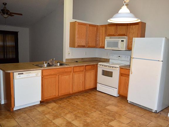 3rd image of 955 Hutchins St SE