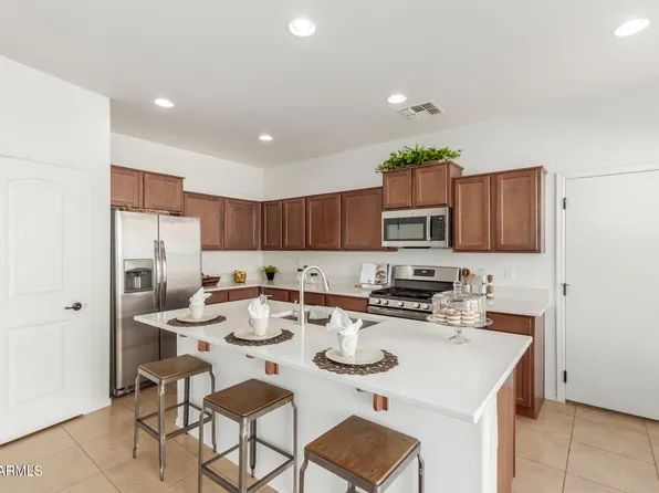 3467 S FALCON Drive, Gilbert, AZ 85297