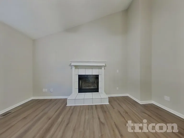 8835 NE 73rd Ct — Photo 2