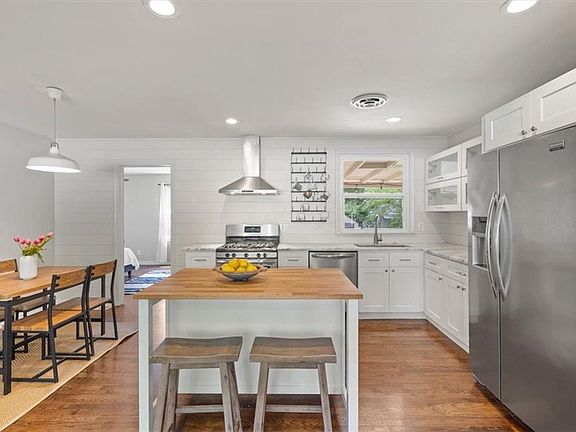 5th image of 523 W 87th Ter