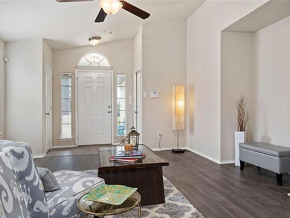 5th image of 237 Wisteria Way
