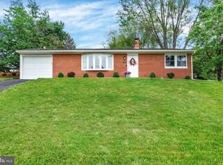 2560 Log Cabin Rd, York, PA 17408