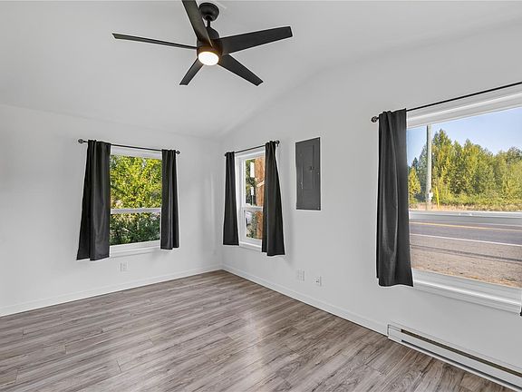 5th image of 2228 Alberni Hwy
