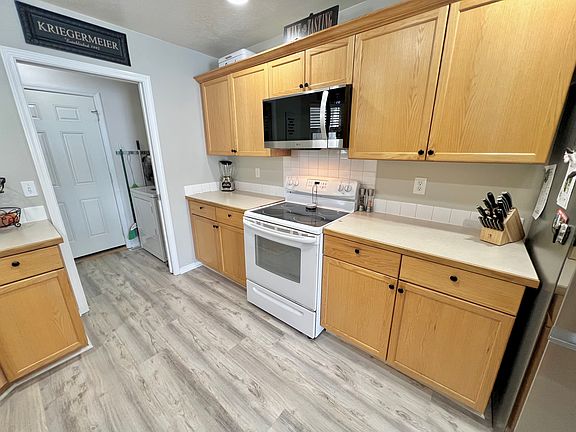 4th image of 1700 NE Cinder Loop