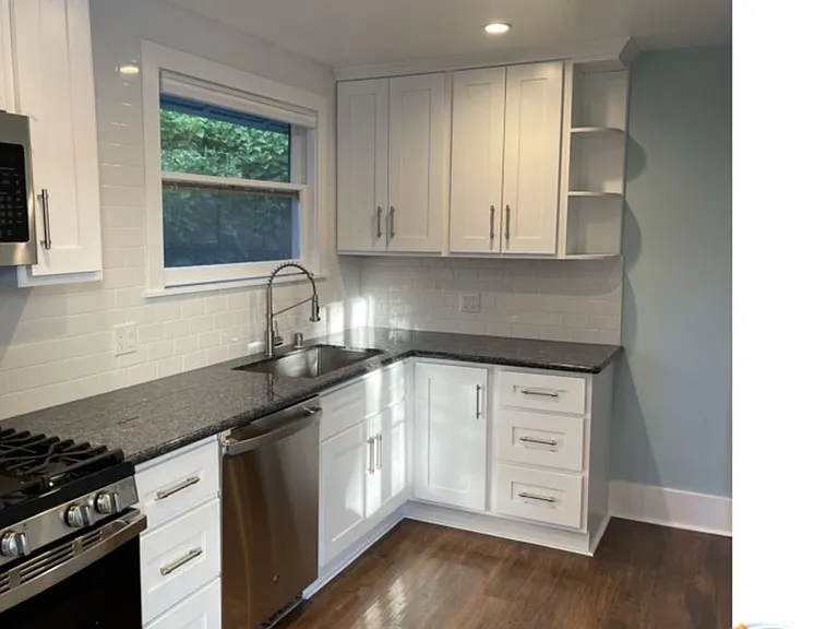 320 Main St — Photo 2