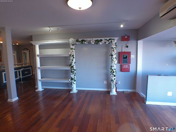 5th image of 85 North Colony Street