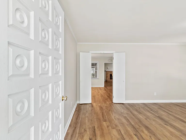 309 Kenwood Dr — Photo 2
