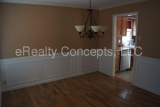 3rd image of 500 Covebrook Ln