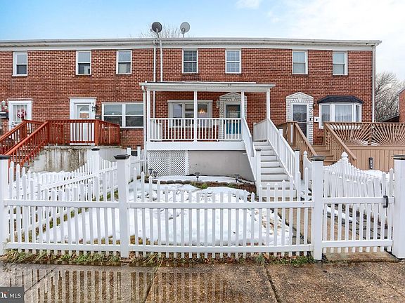 2nd image of 762 Seawall Rd