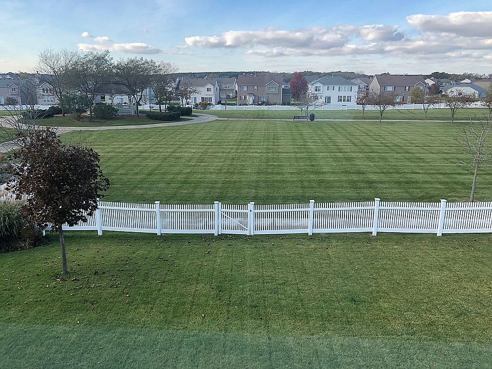 2nd image of 1247 Bradford Ln