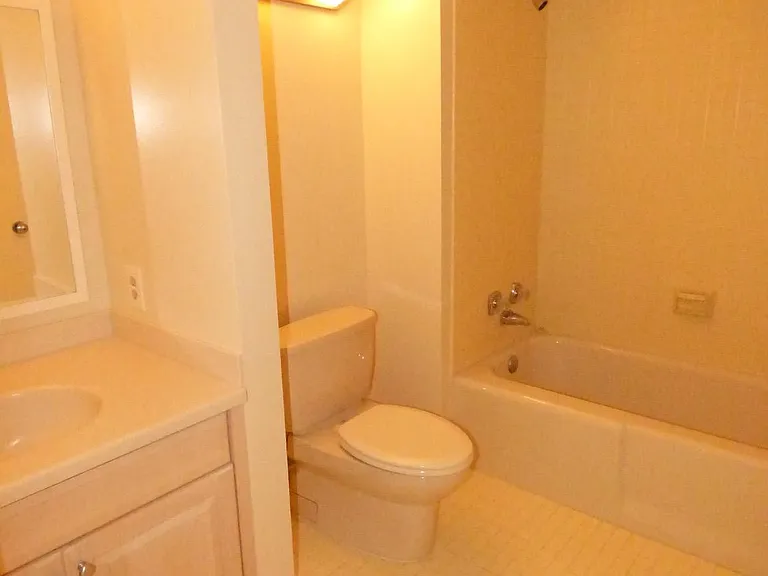 1401 N Oak St #G4 — Photo 15