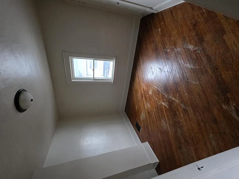 466 W McKibben St — Photo 9