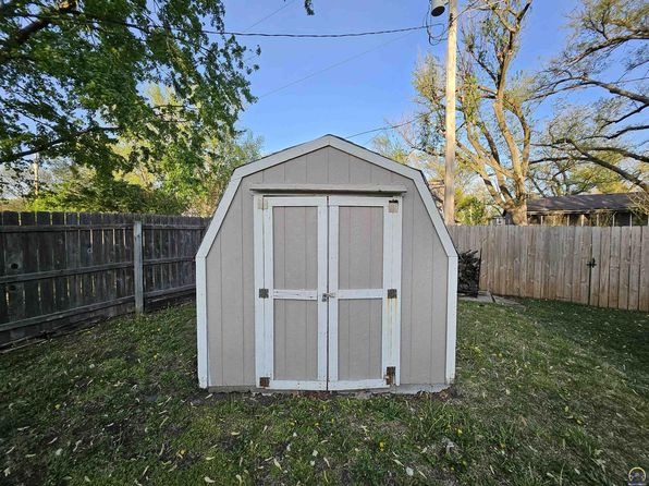 3112 SW College Ave, Topeka, KS 66611