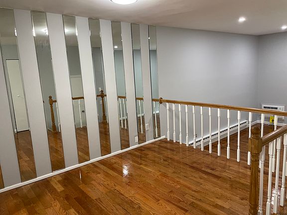 4th image of 11 King Arthur Dr Unit 5E