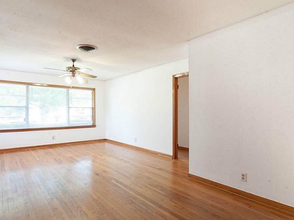 3rd image of 4137 Sarong Dr