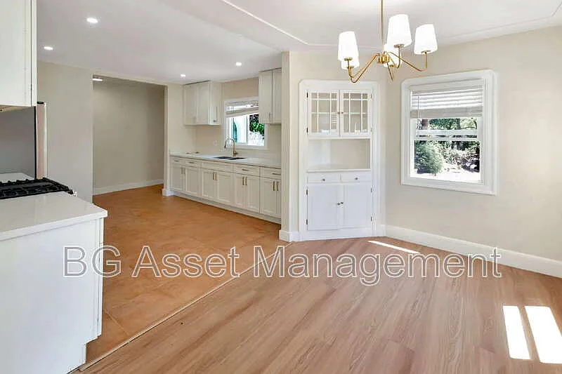 2 bed, 1.0 bath, 1283 sqft, $2,850 — Photo 4