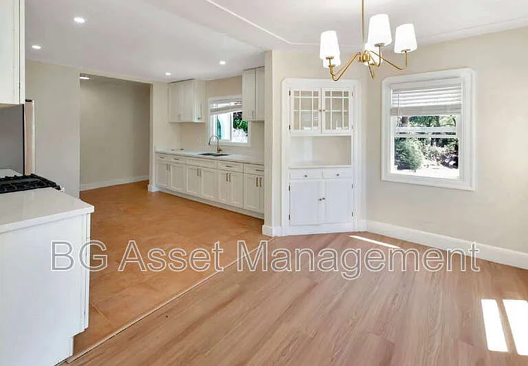 2801 Sabral Cir — Photo 4
