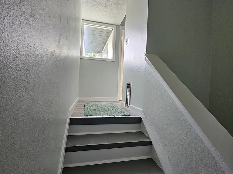 1155 Longfellow Rd — Photo 6