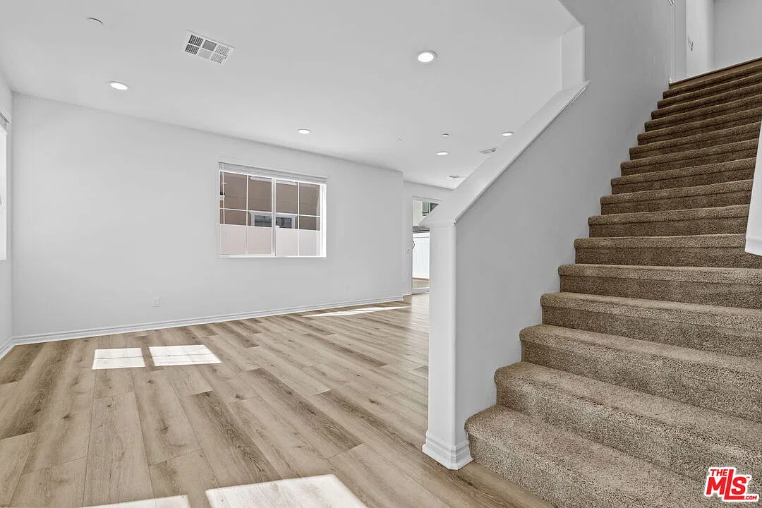 4 bed, 3.0 bath, 2101 sqft, $4,300 — Photo 4
