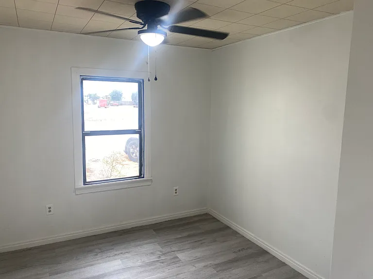 1310 W Kentucky Ave — Photo 26