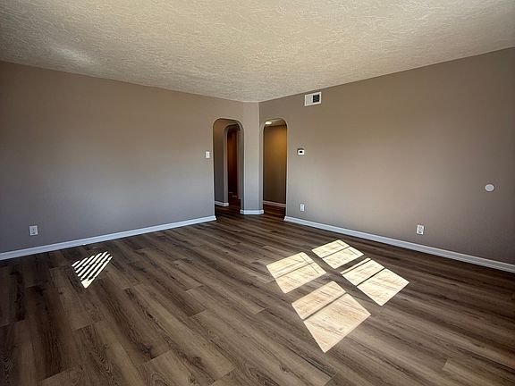 4th image of 1425 4th Ave NW