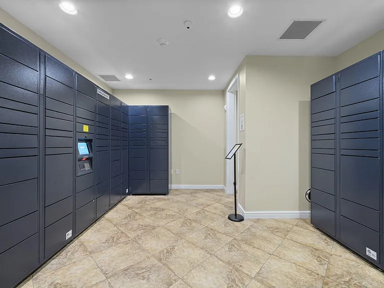 347 N New River Dr E #610 — Photo 34